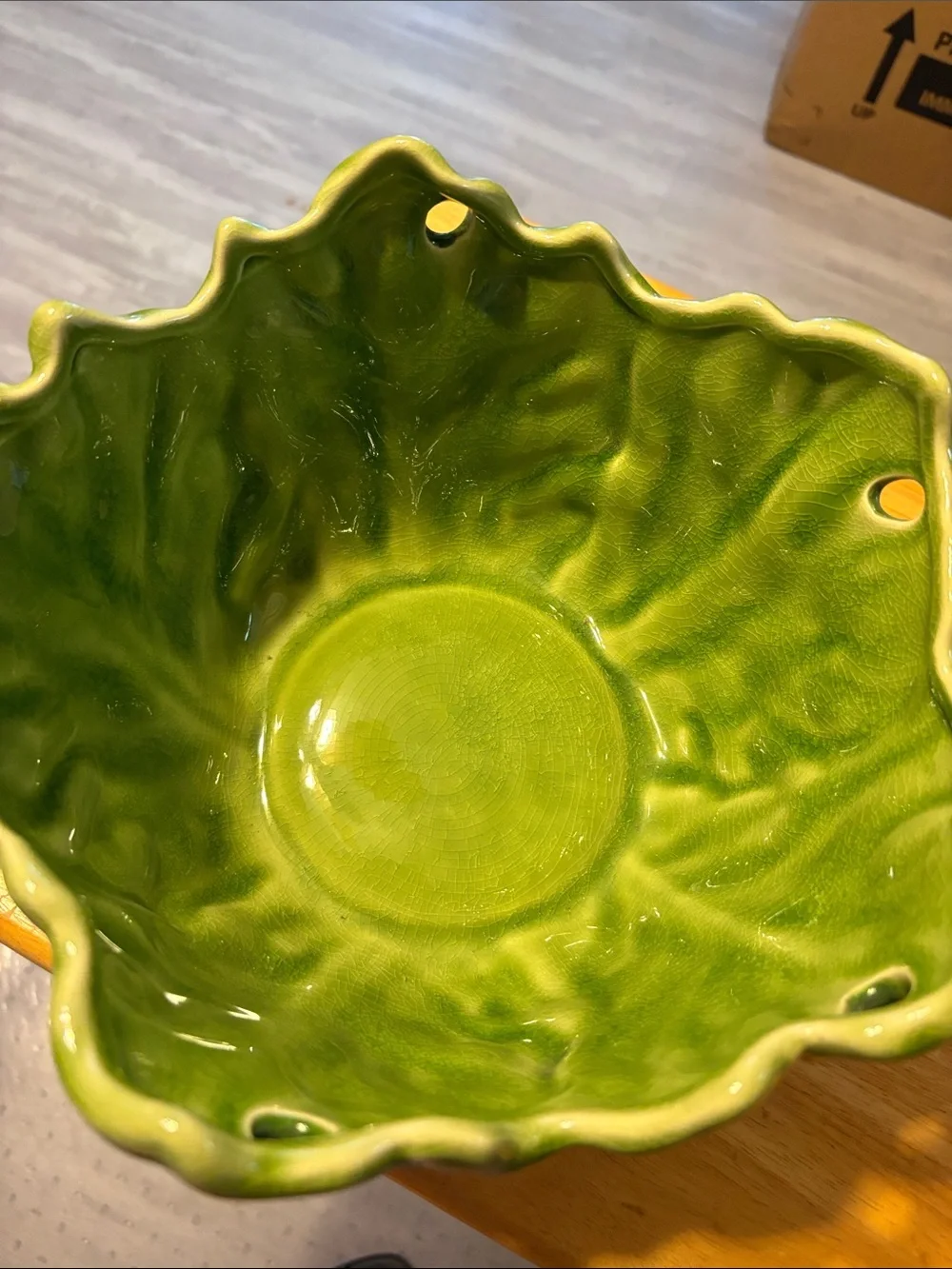 Kohl's Glossy Green Leaf-Shaped Ceramic Bowl